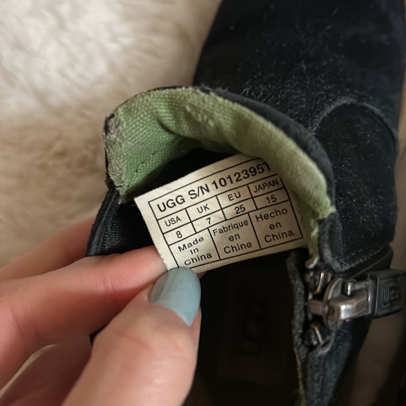 Size 8 little boys navy ugg boots - Picture 9 of 12